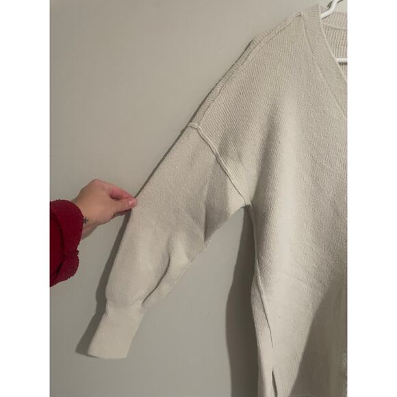 Abercrombie & Fitch Soft A&F Collection Crew Soft V-Neck Sweater - Picture 5 of 12